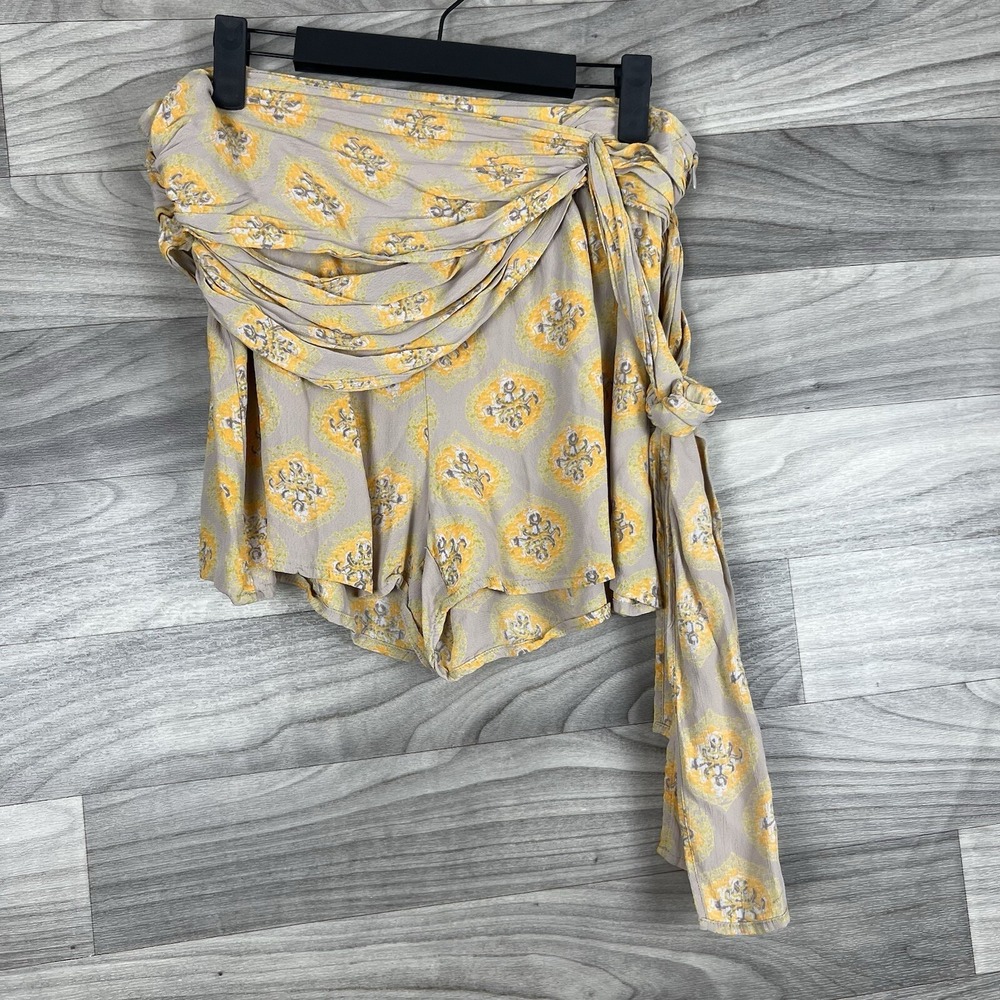 Free People Shorts Womens 8 Beige Rayon Side Tie Ruched Lightweight Zip‎ Boho
